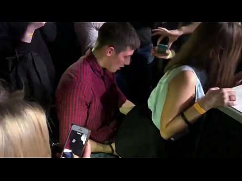 ❤️ Echte seks yn in Russyske nachtclub. 18-jierrich Russysk famke yn 'e anus en fagina neukt yn in nachtclub Superseks by porno fy.hentaibar.ru ️❤